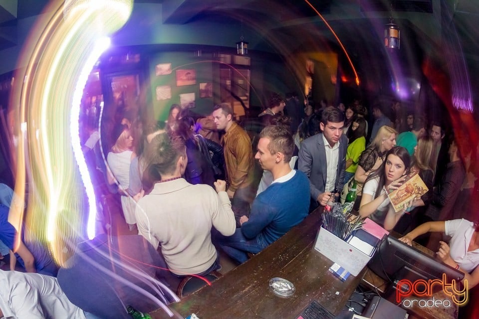 Friday Night Party, Green Pub