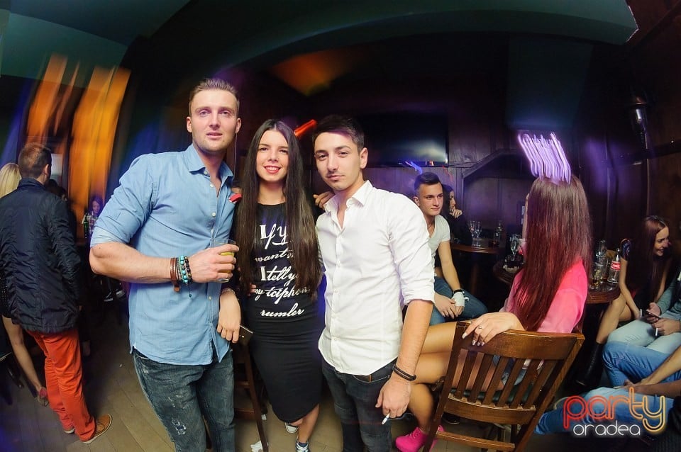Friday Night Party, Green Pub