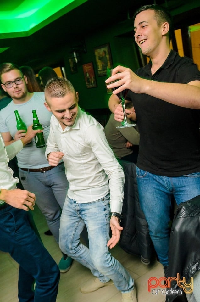 Friday Night Party, Green Pub