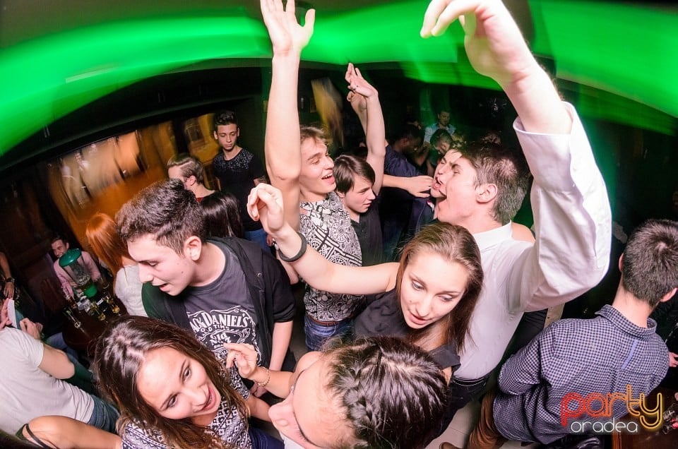Friday Night Party, Green Pub