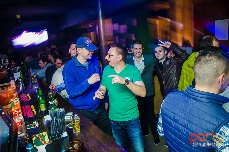 Friday Night Party, Green Pub