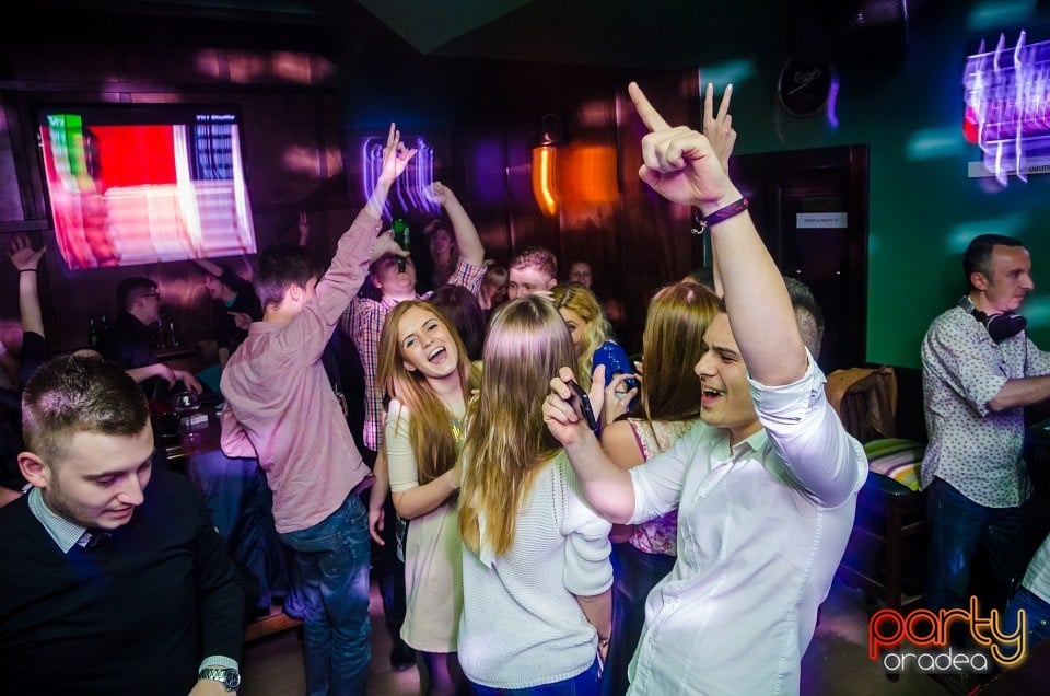Friday Night Party, Green Pub