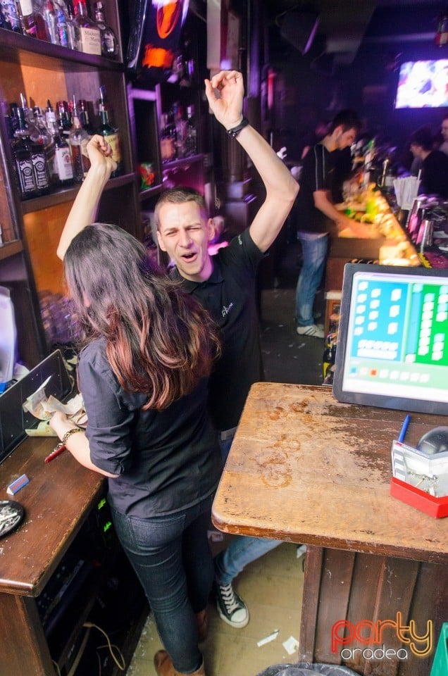 Friday Night Party, Green Pub