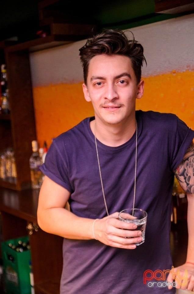 Friday Night Party, Green Pub