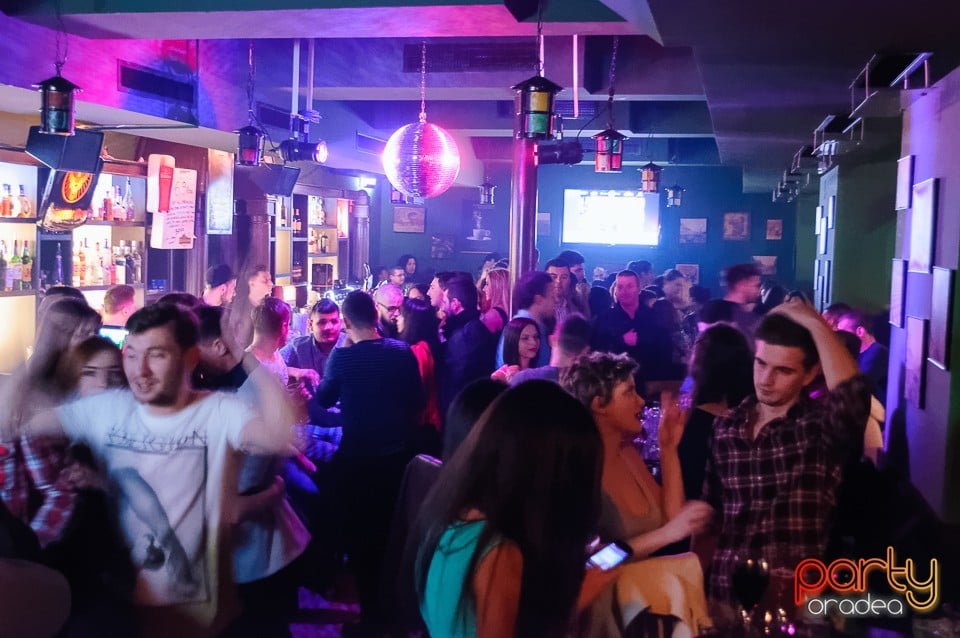 Friday Night Party, Green Pub