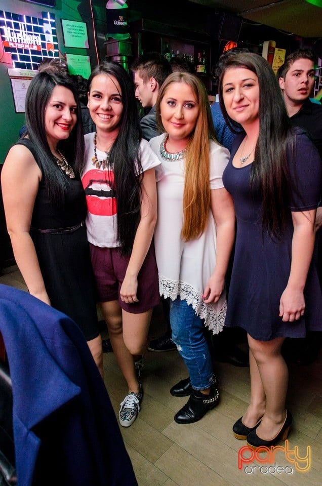 Friday Night Party, Green Pub
