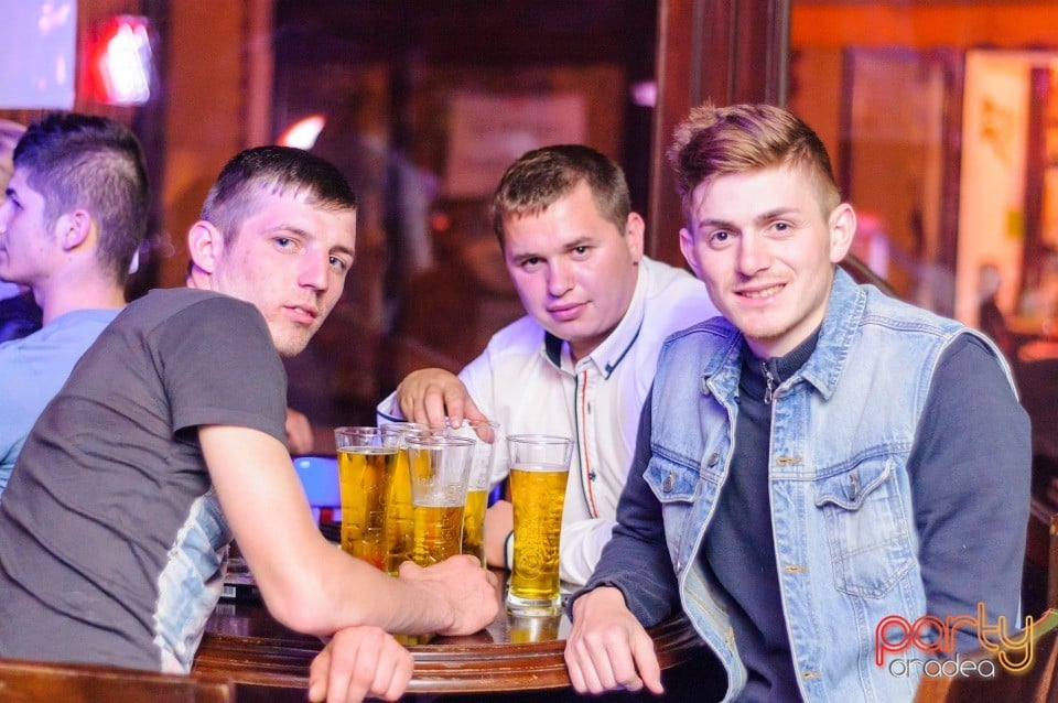 Friday Night Party, Green Pub