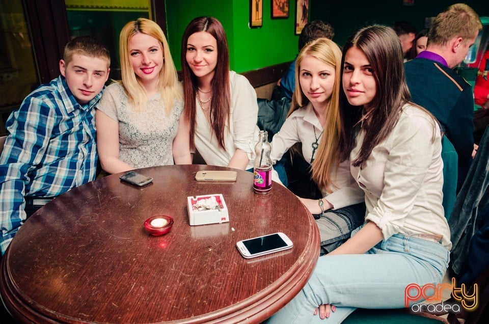Friday Night Party, Green Pub