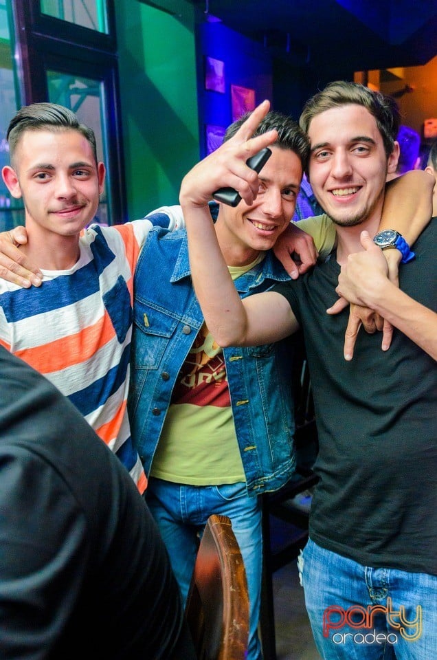 Friday Night Party, Green Pub