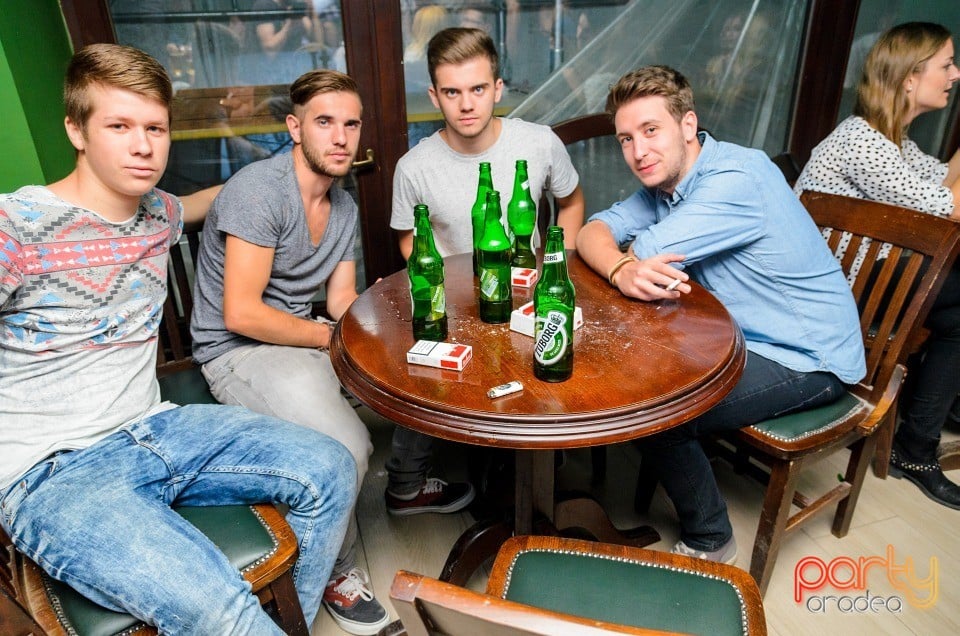 Friday Night Party, Green Pub