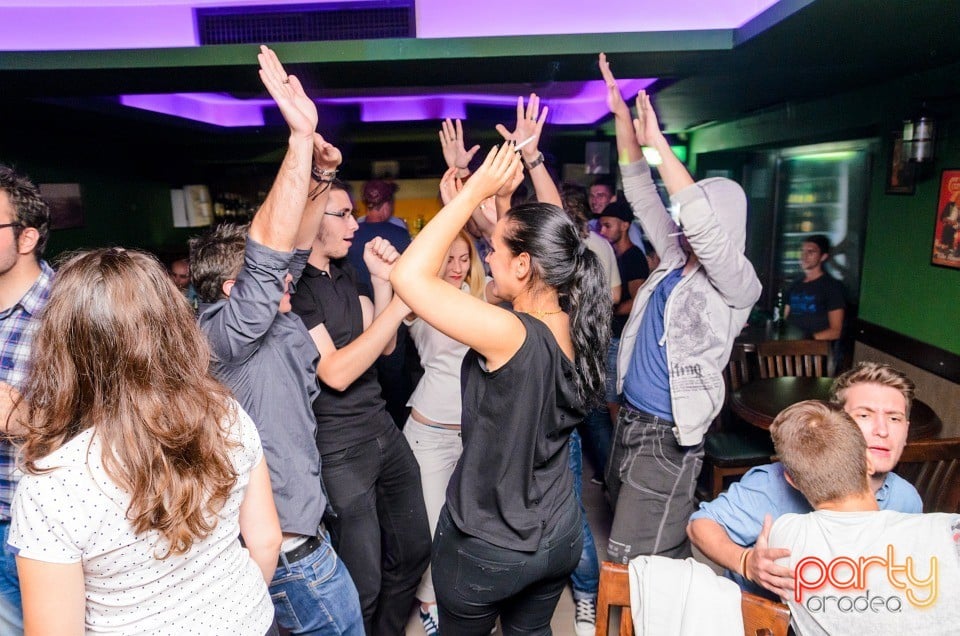 Friday Night Party, Green Pub