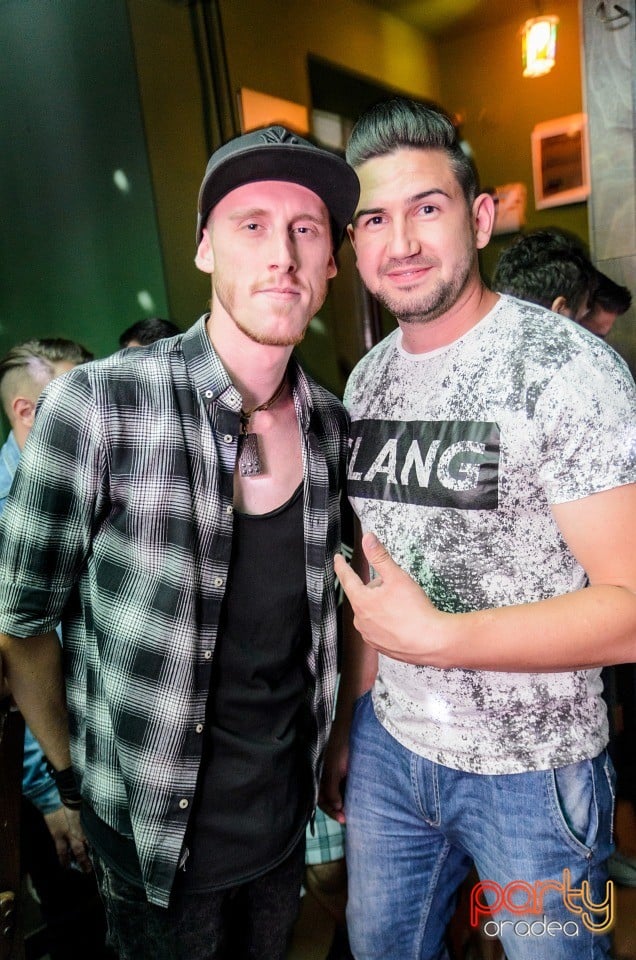 Friday Night Party, Green Pub