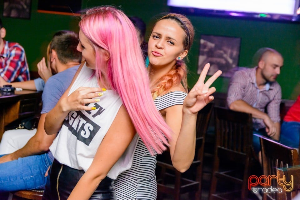 Friday Night Party, Green Pub