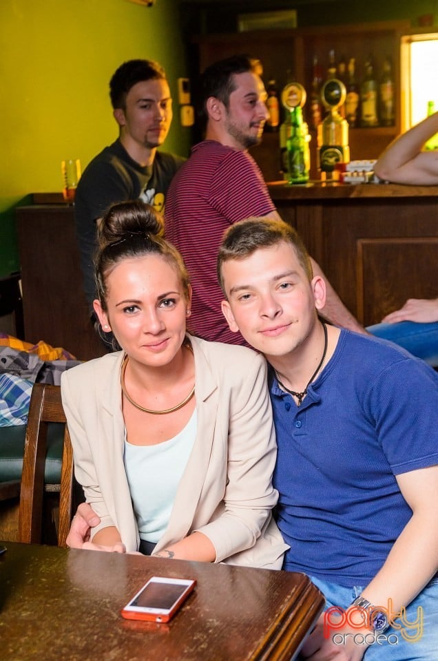 Friday Night Party, Green Pub