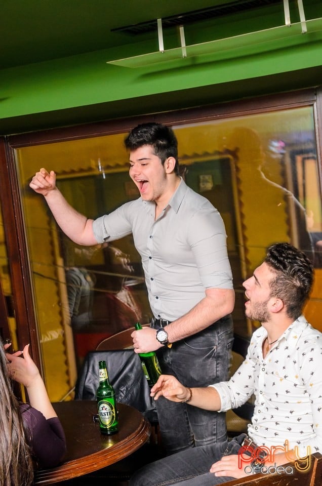 Friday Night Party, Green Pub