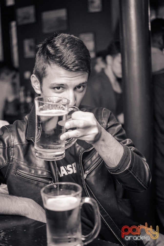 Friday Night Party, Green Pub