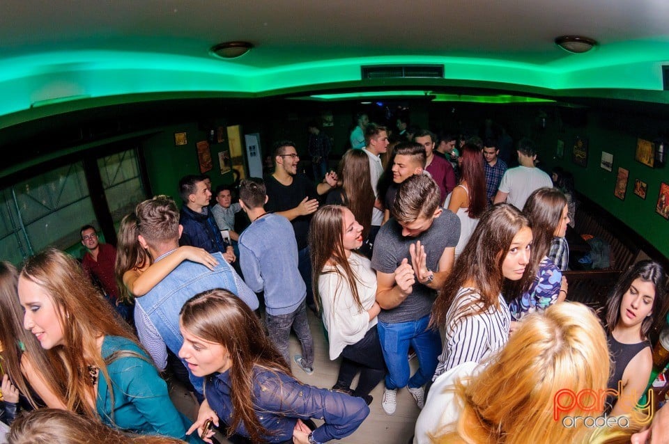 Friday Night Party, Green Pub