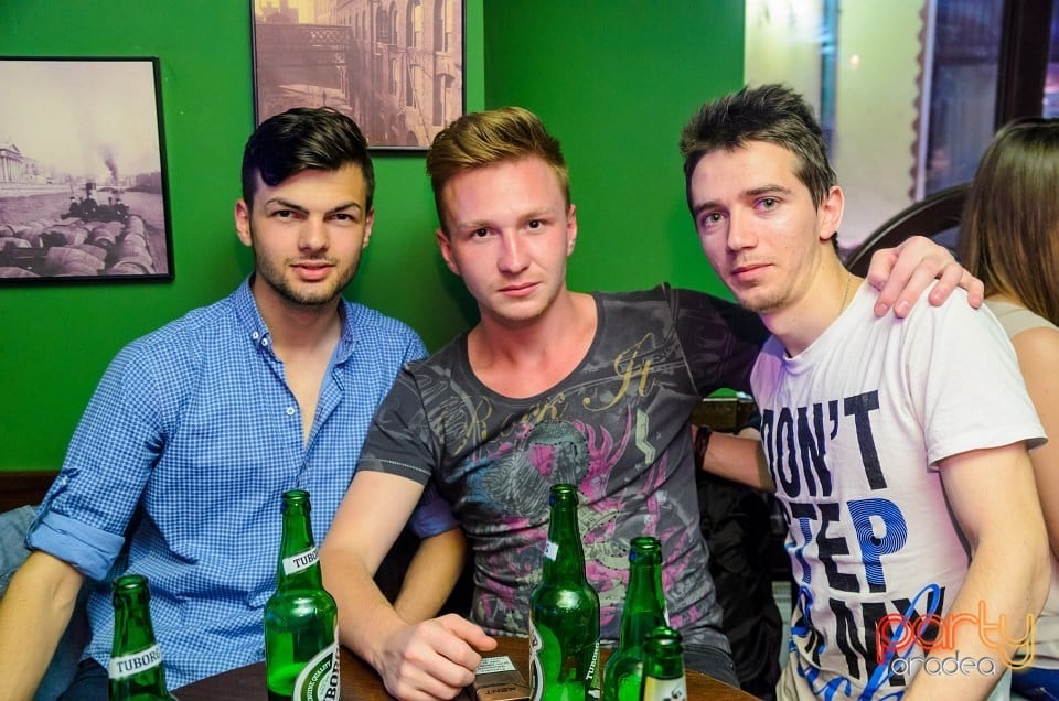 Friday Night Party, Green Pub