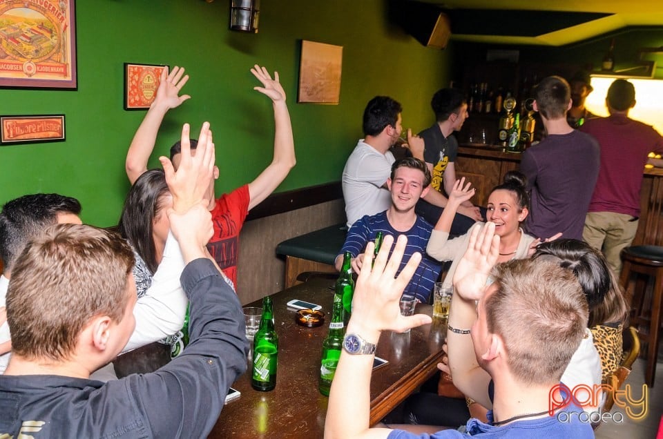 Friday Night Party, Green Pub