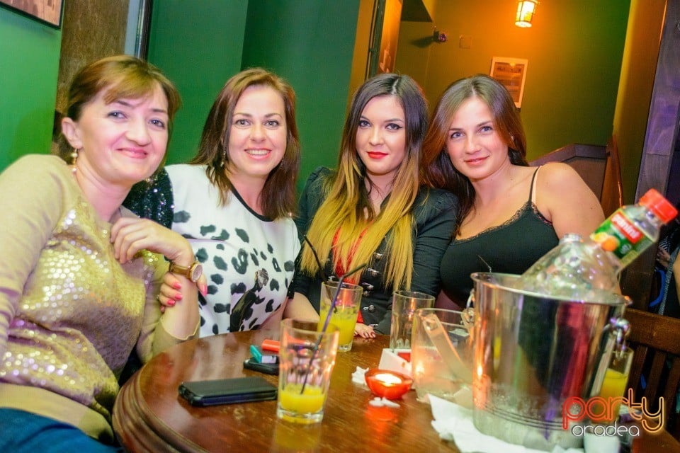 Friday Night Party, Green Pub