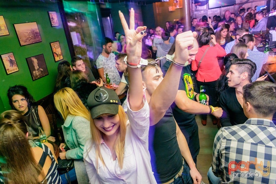 Friday Night Party, Green Pub