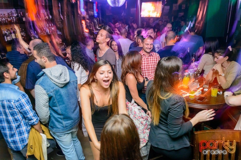 Friday Night Party, Green Pub