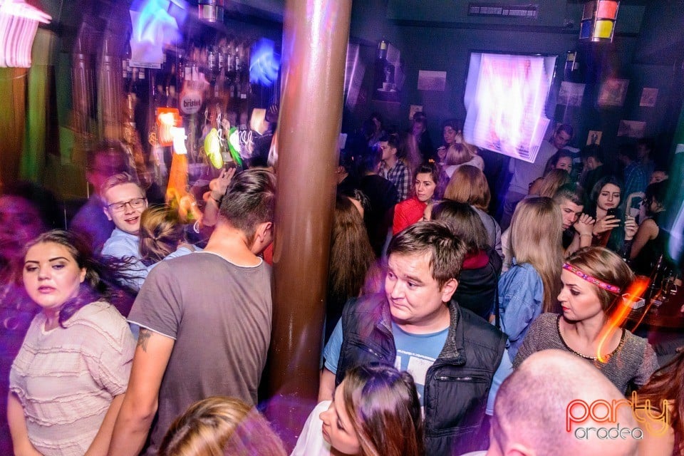 Friday Night Party, Green Pub