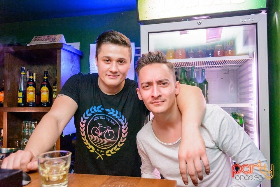 Friday Night Party, Green Pub