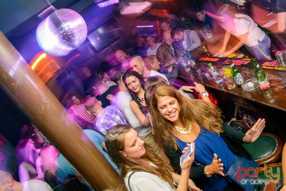 Friday Night Party, Green Pub