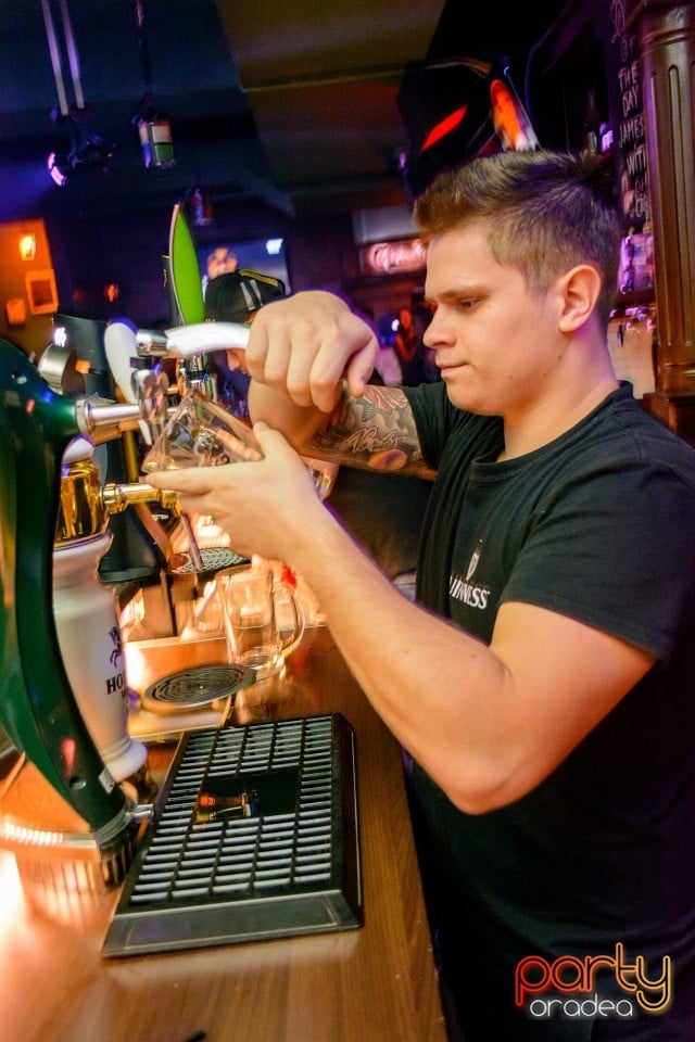 Friday Night Party, Green Pub