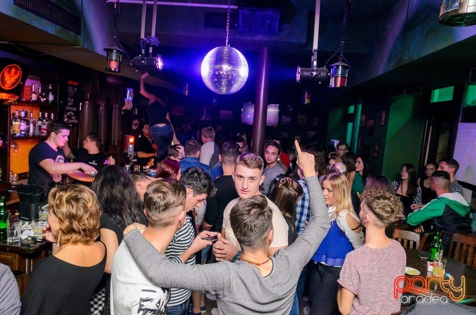 Friday Night Party, Green Pub