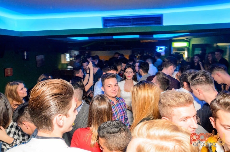 Friday Night Party, Green Pub