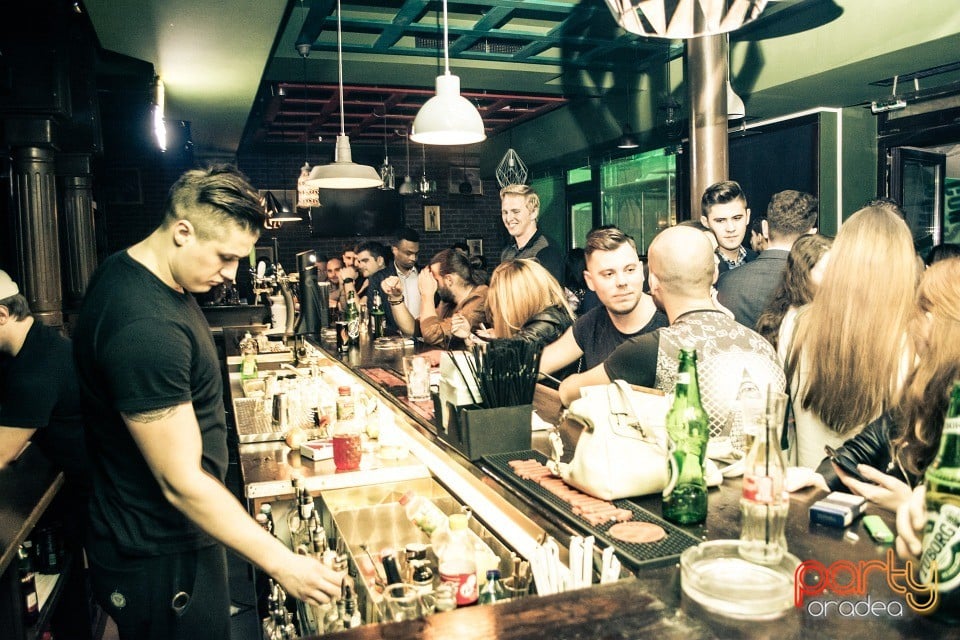 Friday Night Party, Green Pub