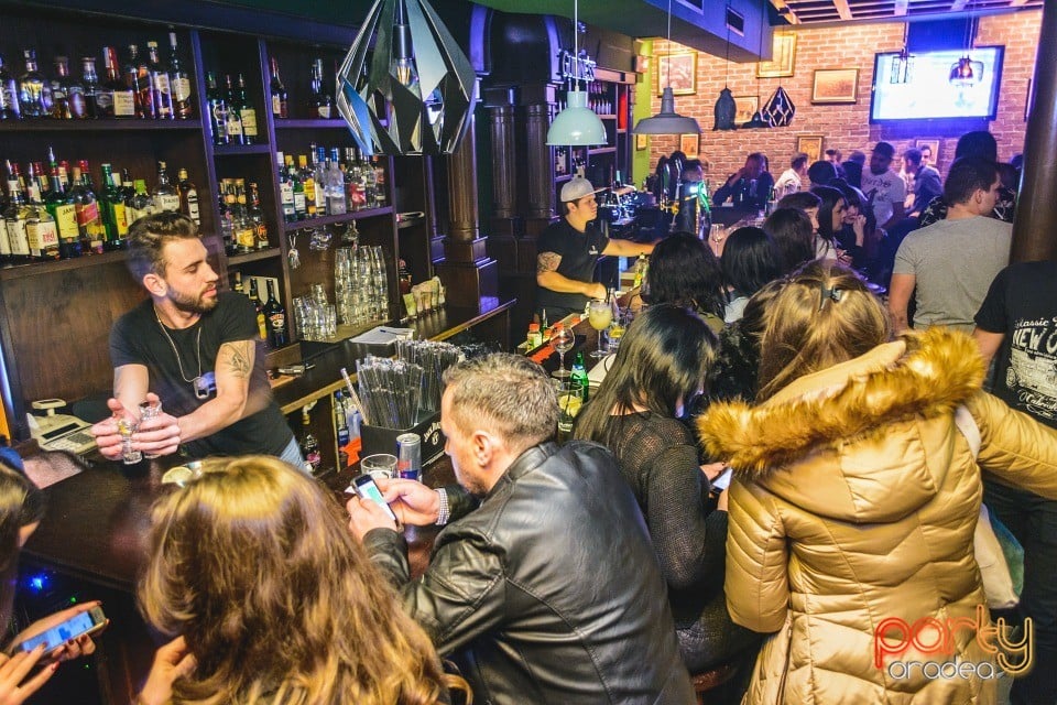 Friday Night Party, Green Pub