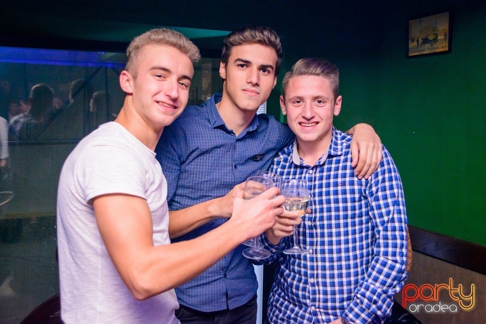 Friday Night Party, Green Pub