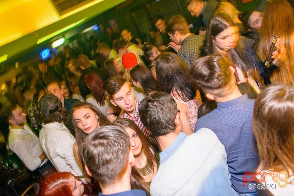 Friday Night Party, Green Pub