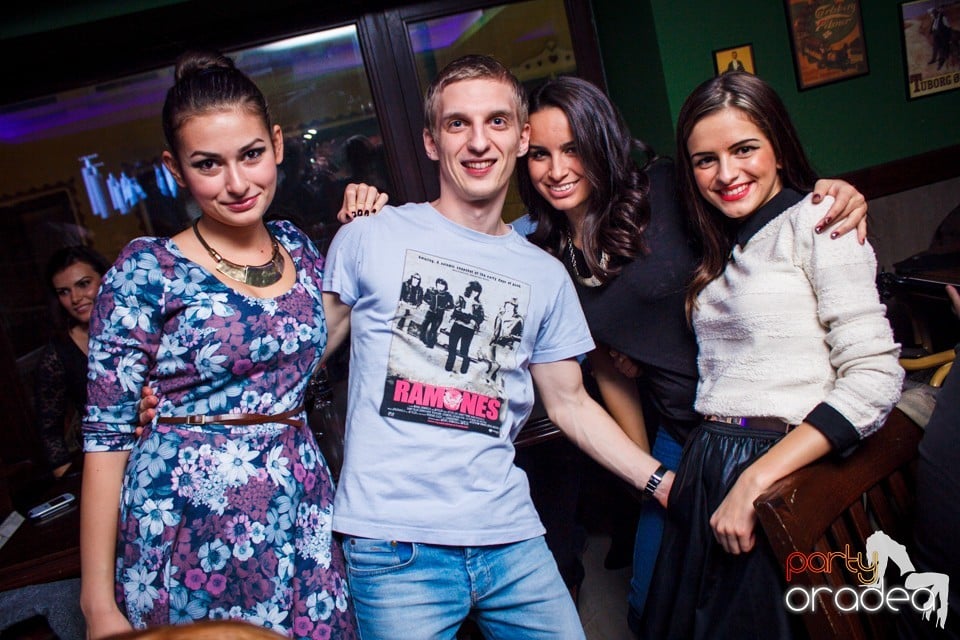 Friday night, Green Pub