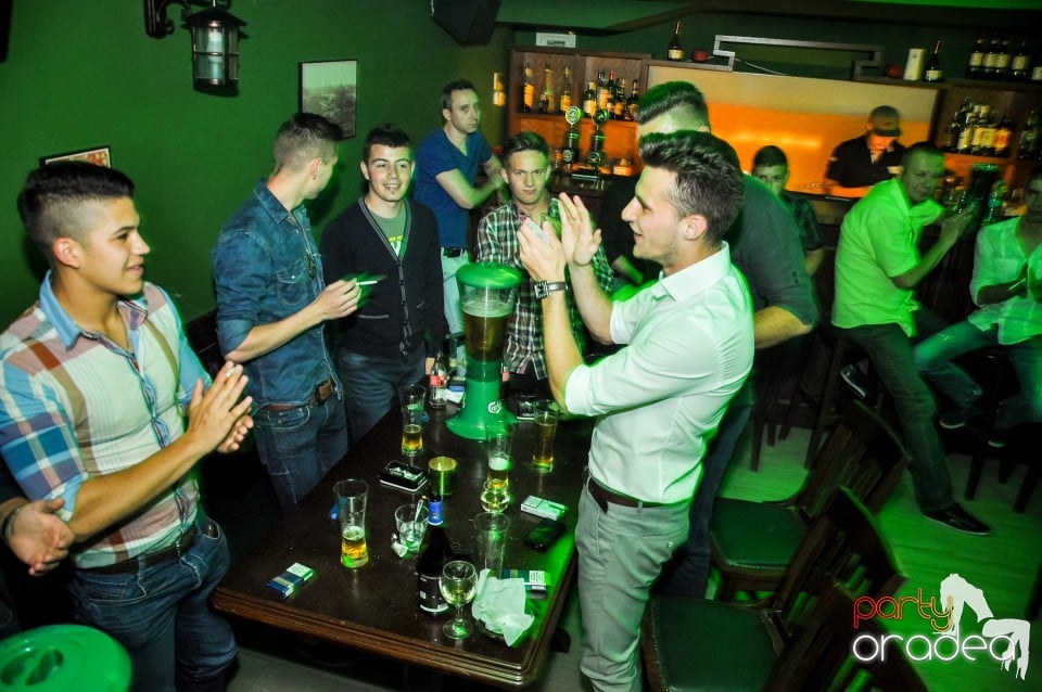 Friday night, Green Pub
