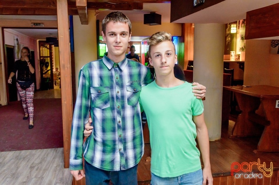 Friday Party în Window Pub, 