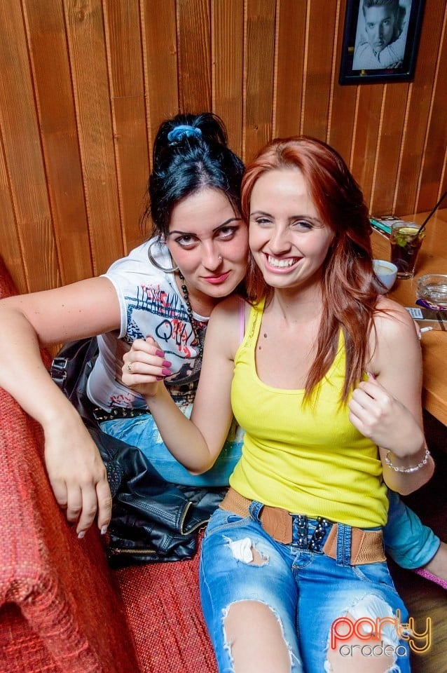 Friday Party în Window Pub, 