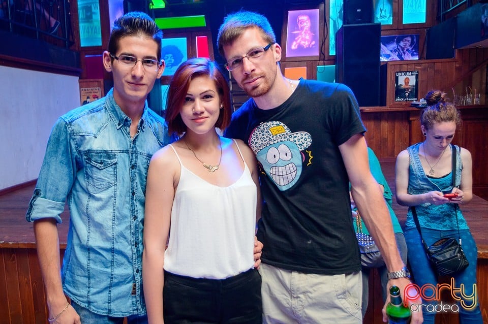 Friday Party în Window Pub, 