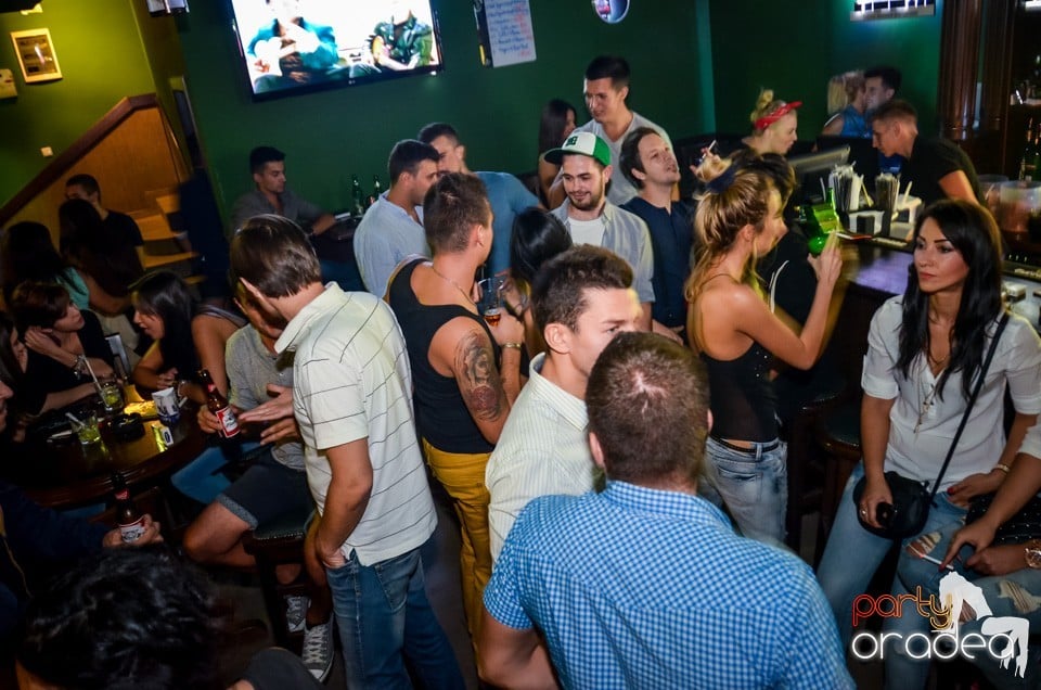 Friday party, Green Pub