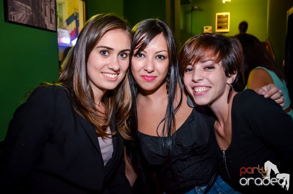 Friday party, Green Pub