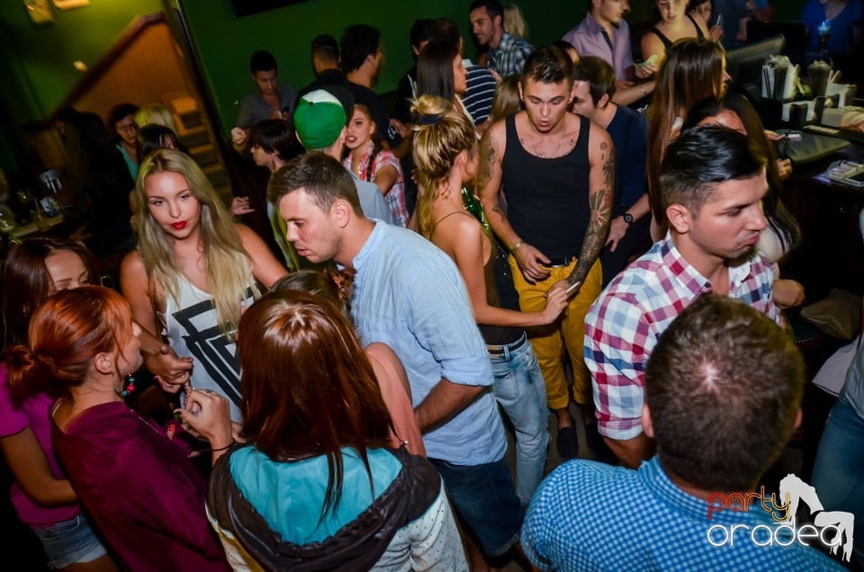 Friday party, Green Pub