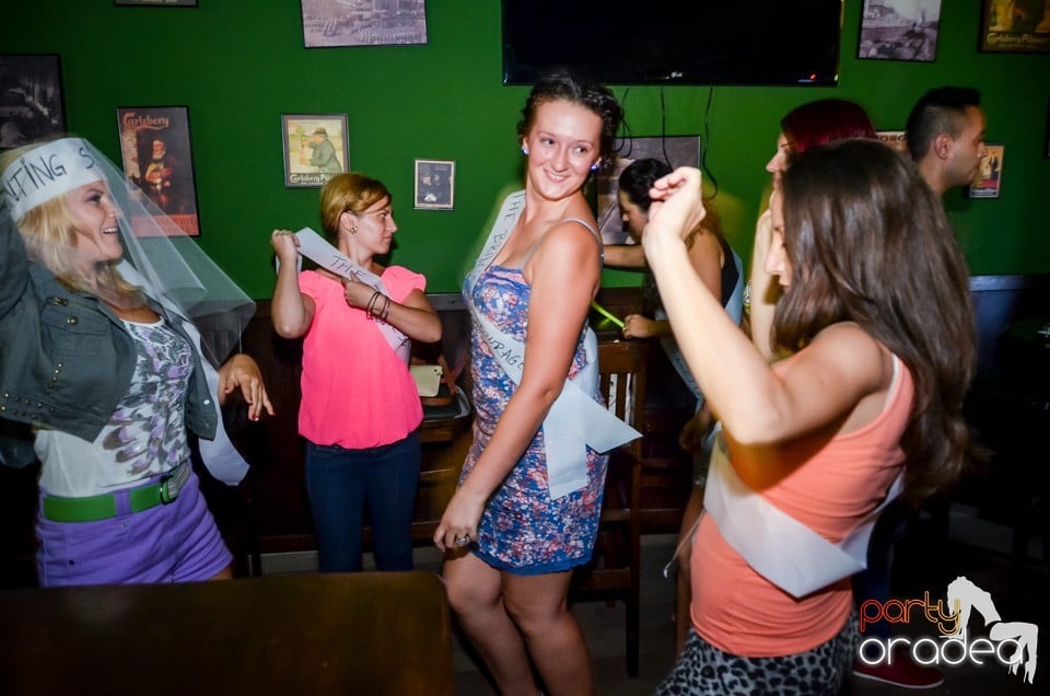 Friday party, Green Pub
