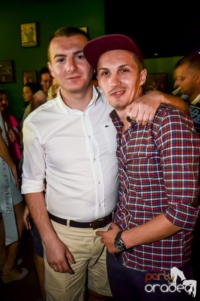 Friday party, Green Pub