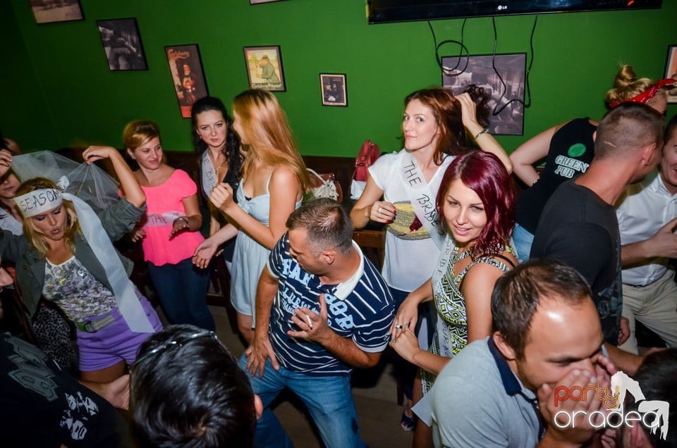 Friday party, Green Pub