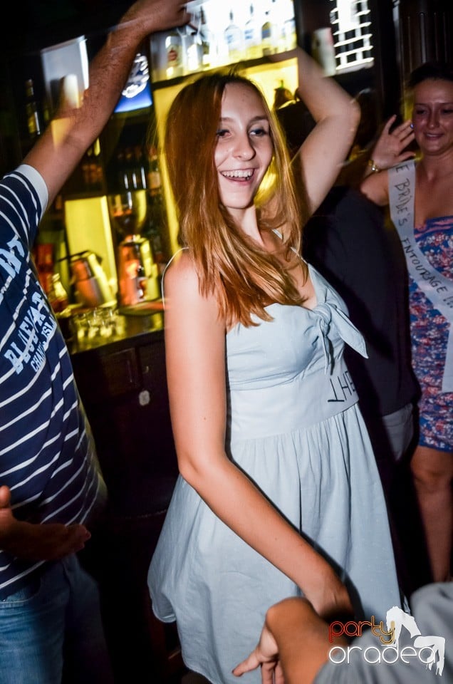 Friday party, Green Pub