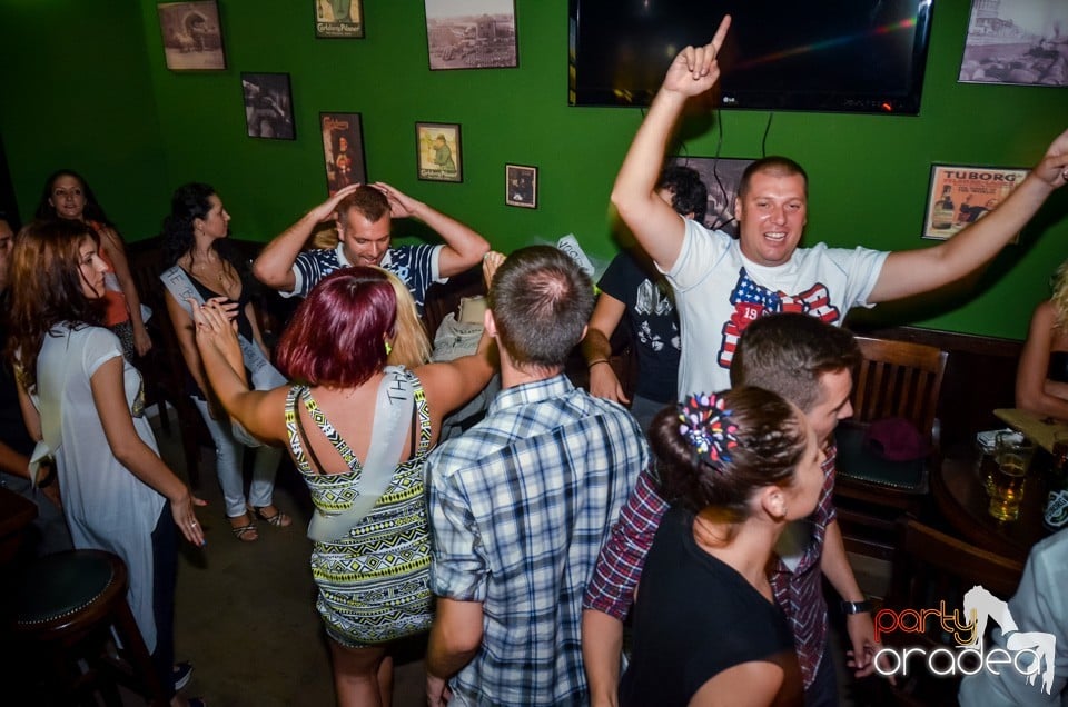 Friday party, Green Pub