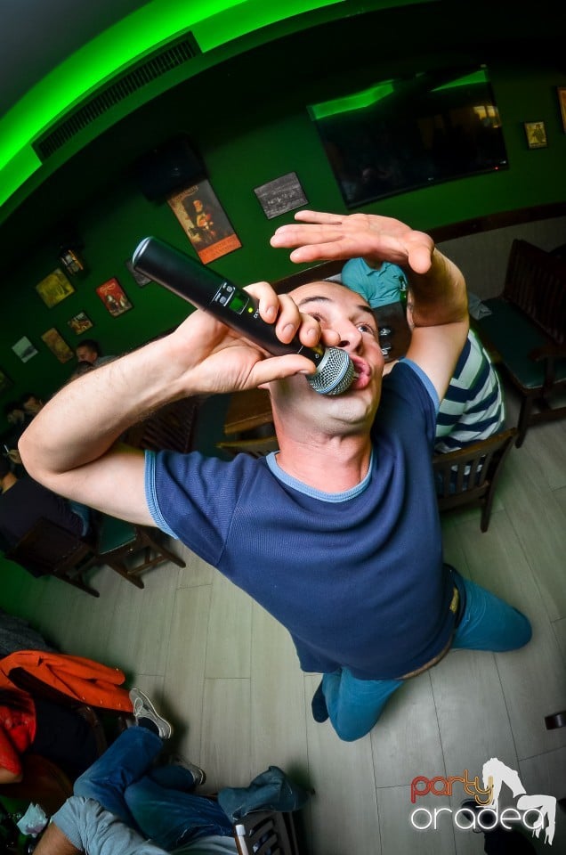 Friday party, Green Pub